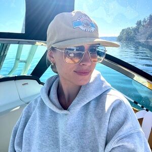 Meet your Posher, Emy